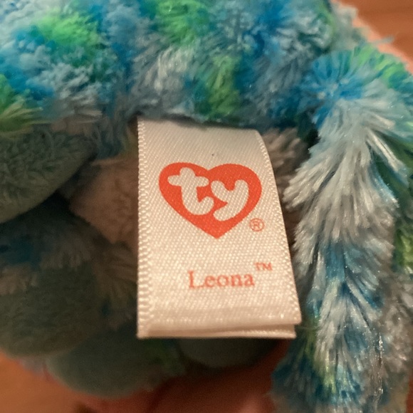 Leona the leopard - Picture 2 of 3